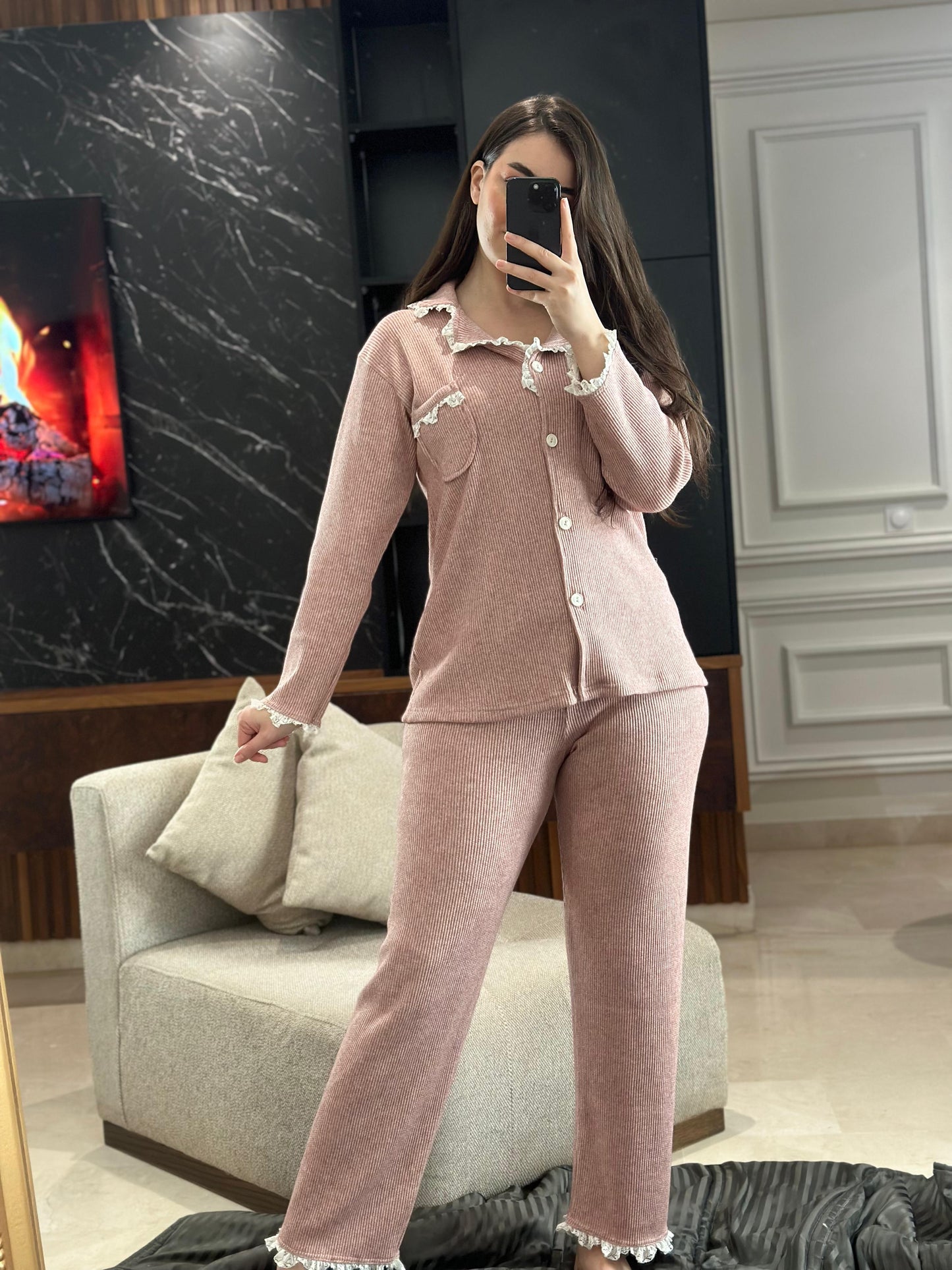 Pyjama finition en dentelle 100 % coton
