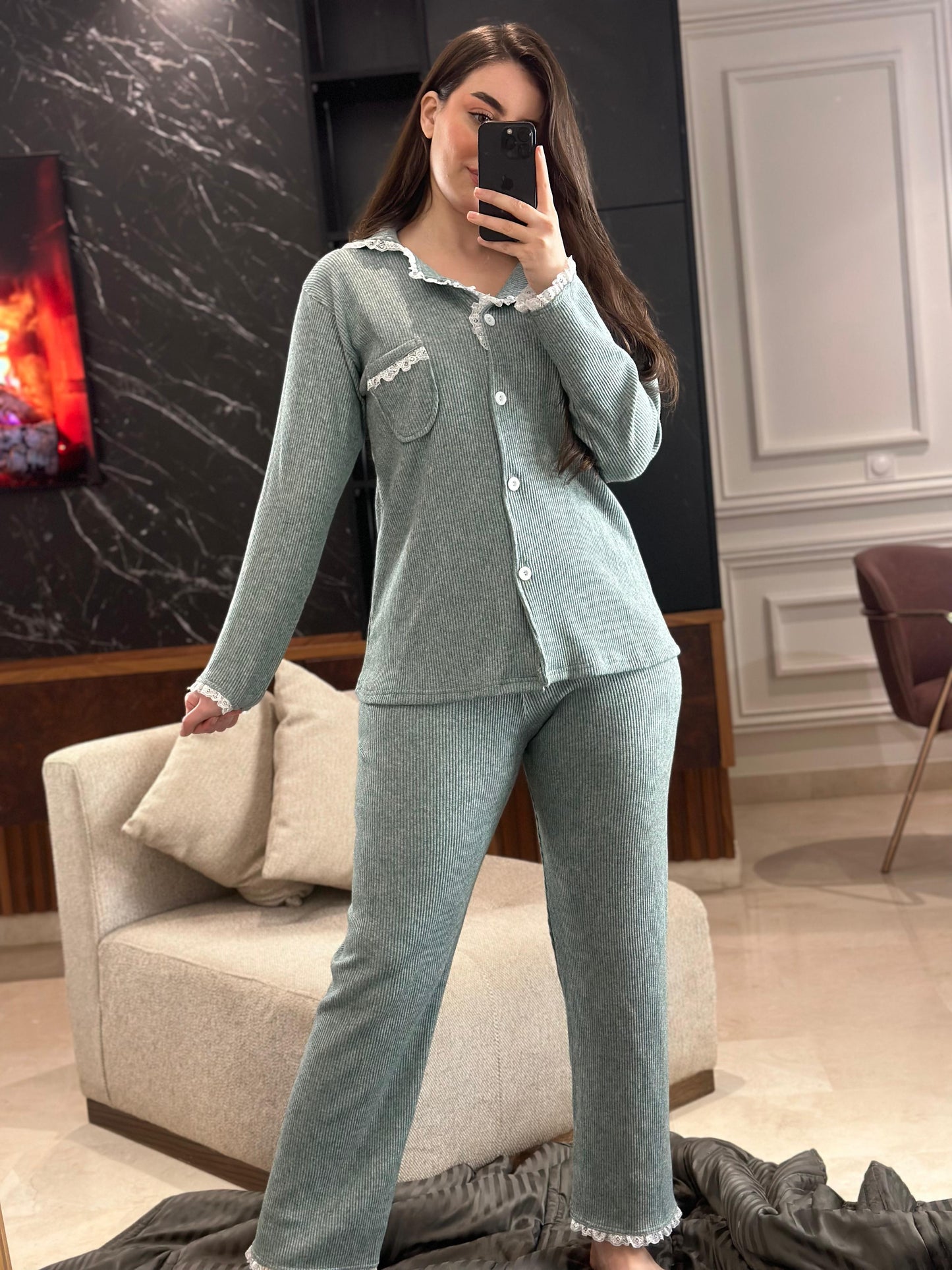 Pyjama finition en dentelle 100 % coton