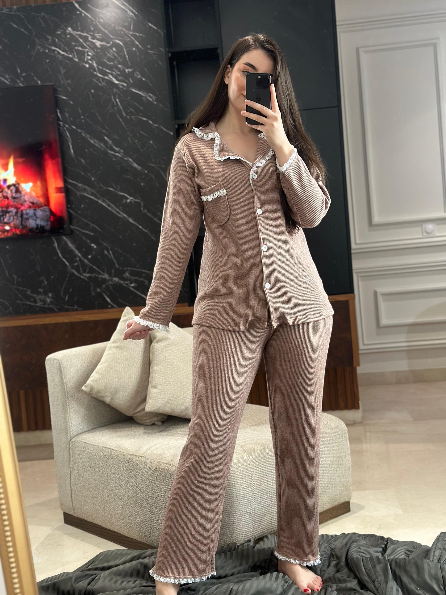 Pyjama finition en dentelle 100 % coton