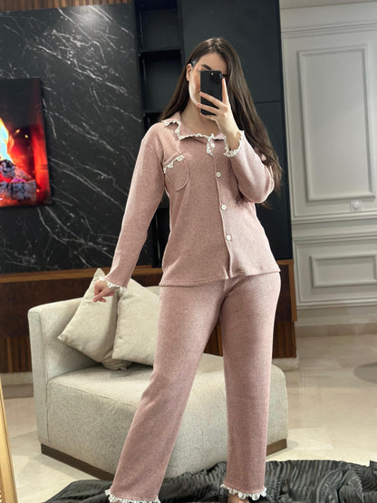 Pyjama finition en dentelle 100 % coton