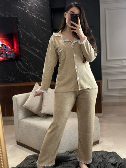 Pyjama finition en dentelle 100 % coton